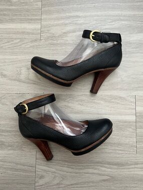Söfft Women’s 10M Black Leather Mary Jane Pumps Ankle Strap Heels